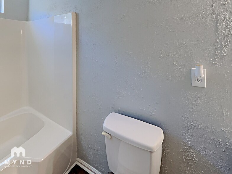 Building Photo - 814 Kilkenny Cir