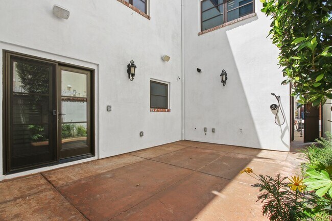Building Photo - Stunning 3 BD | 4BTH With 2 Bonus Rooms