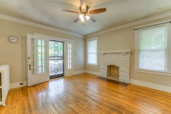 Building Photo - Charming 5BR/2.5BA Brick Bungalow in Vollintine-Evergreen