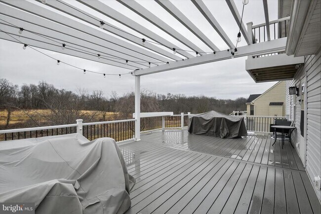 Building Photo - 10 Nelson Rd