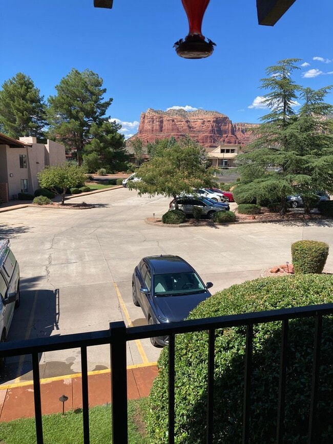 Building Photo - Gorgeous 2B/2B condo with Red Rock views, ...