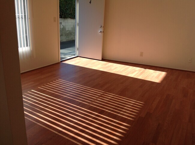 Living room - 4124 Grand View Blvd