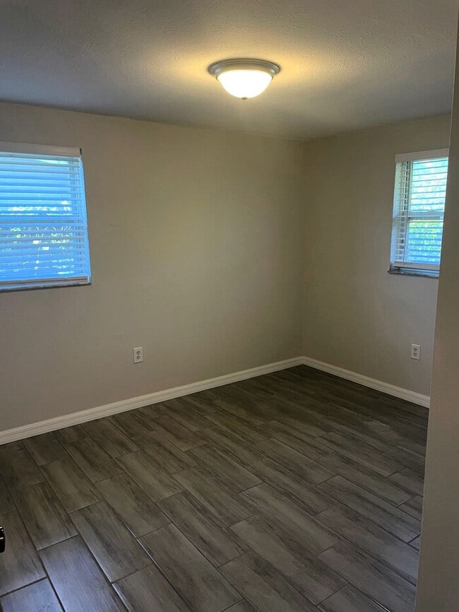 Building Photo - Fort Myers Single Family Home