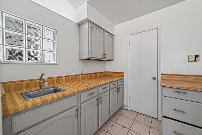 Building Photo - 22723 Timber Dust Cir