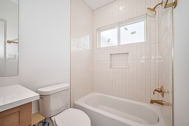 Building Photo - 6023 Maybell St