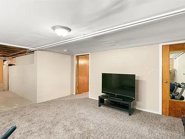 Building Photo - Charming 2 Bed 2 Bath house with Basement flex room in the heart of Englewood!