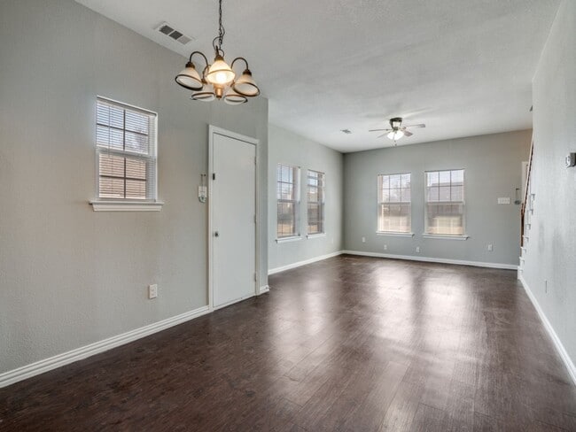 Building Photo - Jewel St- Duplex