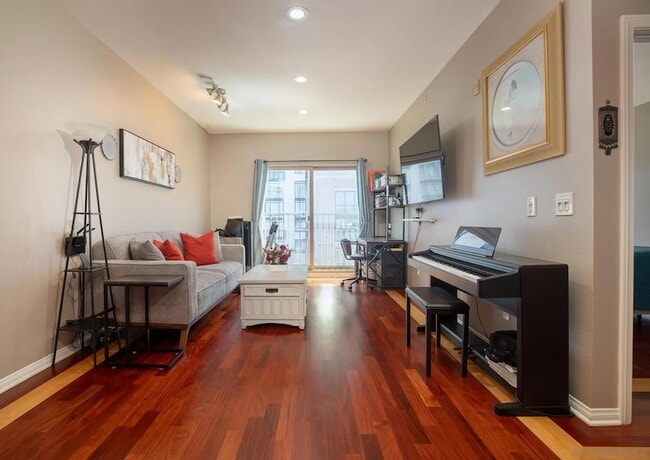 Building Photo - 450 J St