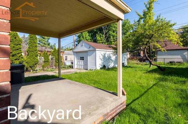 Building Photo - Beautiful 3 bedroom home in Dearborn