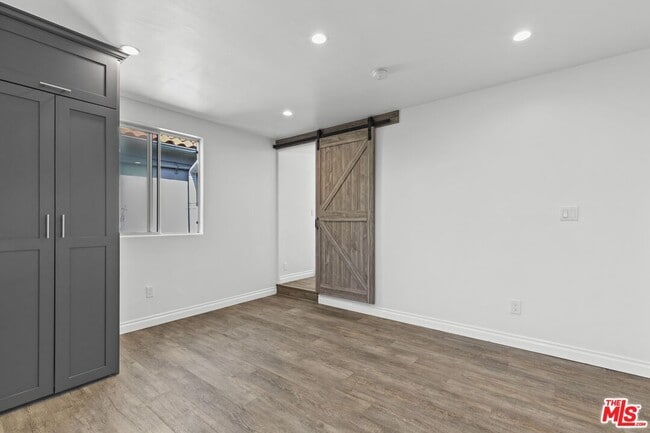 Building Photo - 205 7th Ave