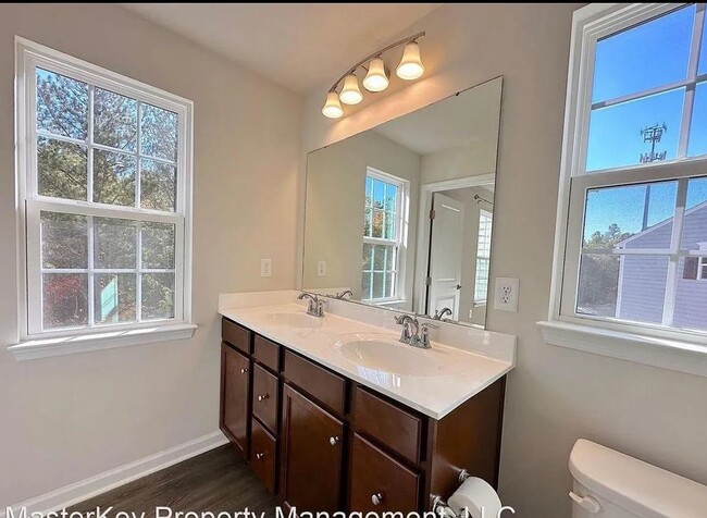 Building Photo - 801 Romeria Dr
