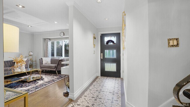 Building Photo - 5 Crabapple Ln