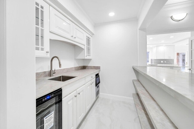 Building Photo - 1524 Glenlake Cir