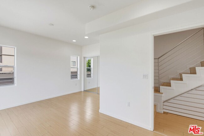 Building Photo - 3637 Dunn Dr