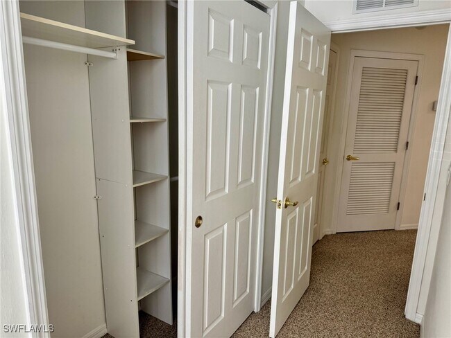 Building Photo - 860 Hampton Cir