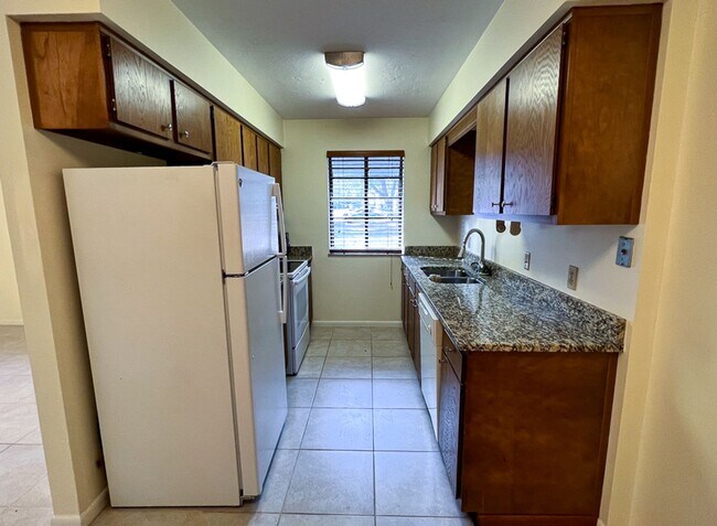 Building Photo - 2BR/1BA Flat in Marchwood - Available Nove...