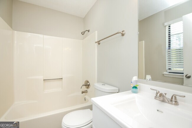 Building Photo - 2212 Cedar Creek Ln