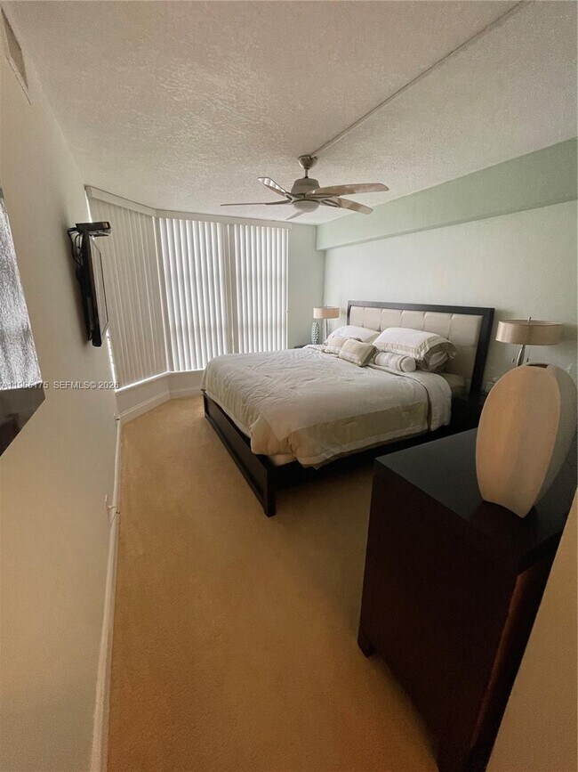 Building Photo - 19195 NE 36th Pl