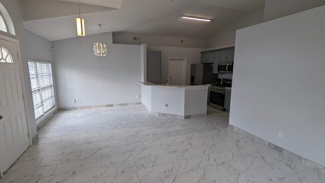 Building Photo - 3048 Pineda Dr