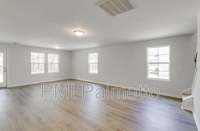 Building Photo - 1015 Crescent Corner Dr