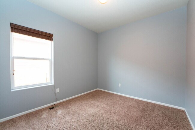 Building Photo - 575 Solano Dr