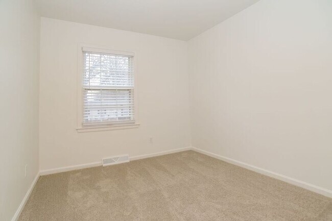 Building Photo - 13212 Ashland Ave