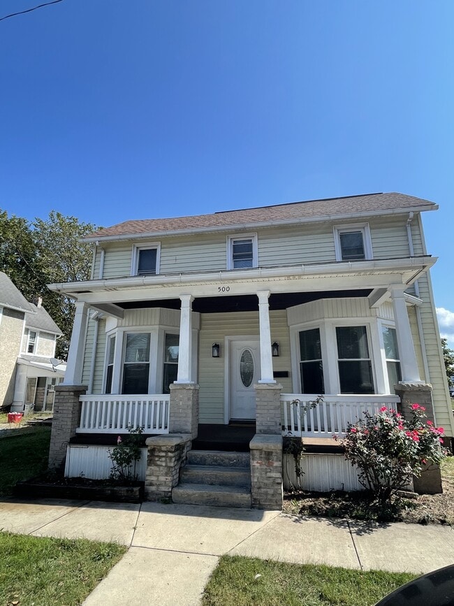 Building Photo - 500 6th Ave