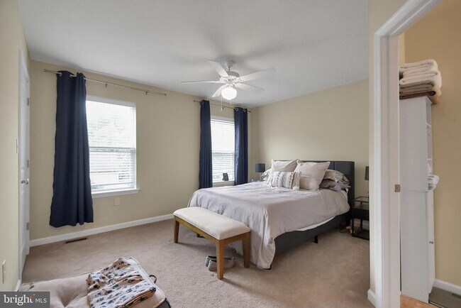 Building Photo - 121 High Pointe Dr