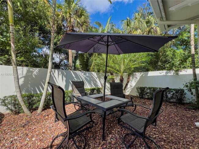 Building Photo - 545 SW Indianola St