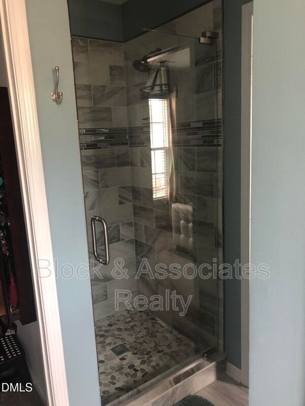 Building Photo - 603 Knightsborough Way