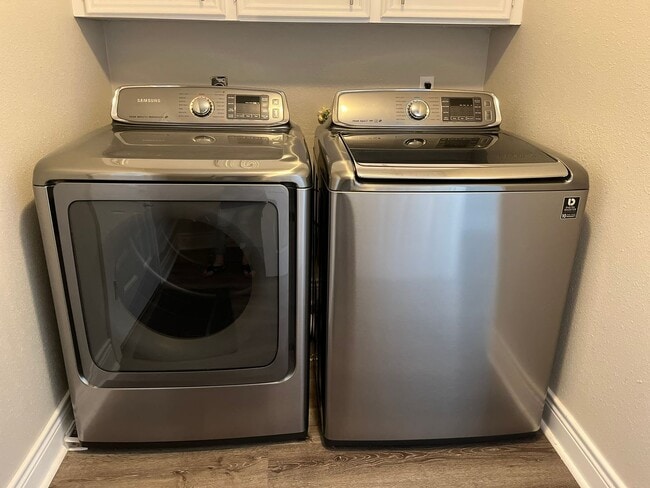 Building Photo - 4 bedroom, 2 bath - One story rental in Kingwood