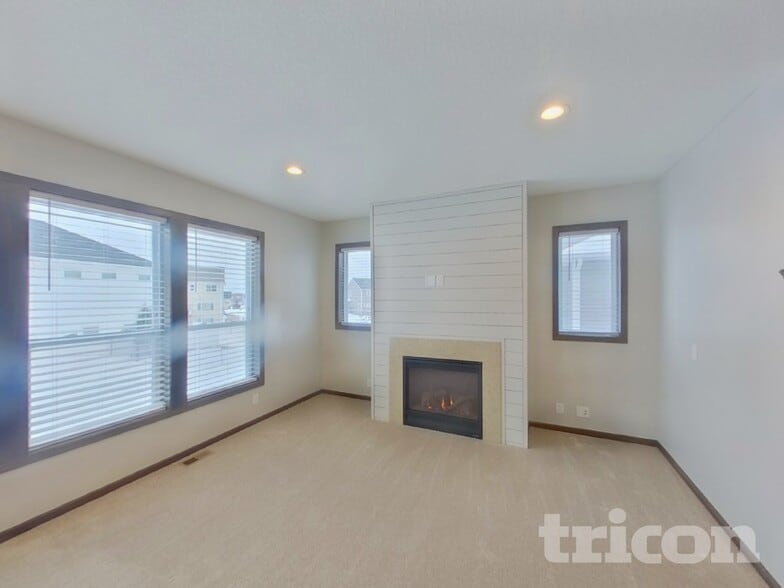 Building Photo - 16043 Estate Ln