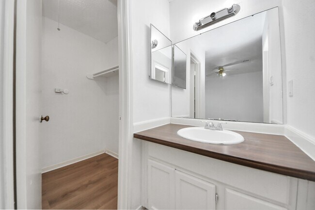 Building Photo - 12500 Brookglade Cir