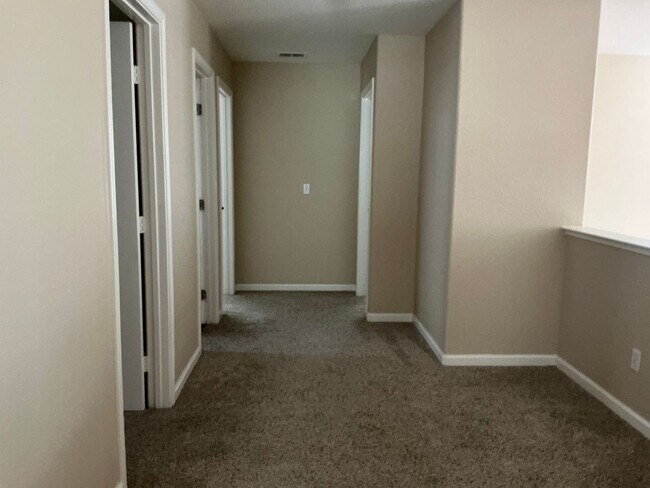 Building Photo - Four bedroom beauty