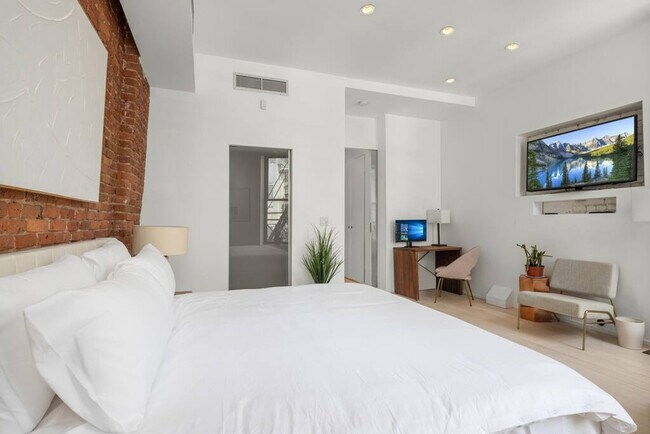 Building Photo - 354 Bowery-ID1035006P