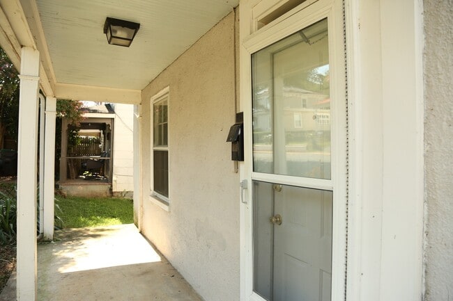 Building Photo - 920 Anderson St