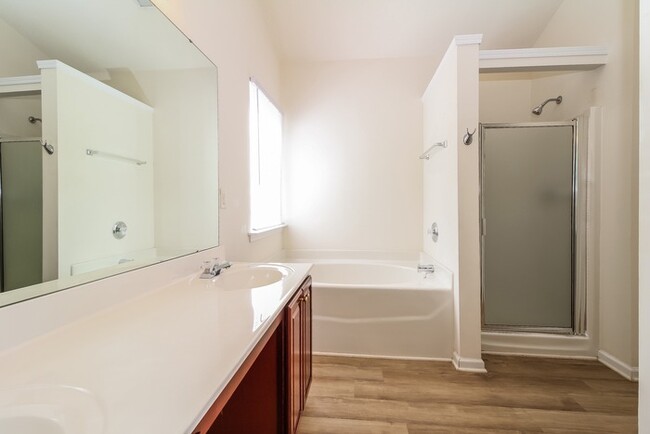 Building Photo - Stylish & Bright 3-Bedroom Home in Greenville