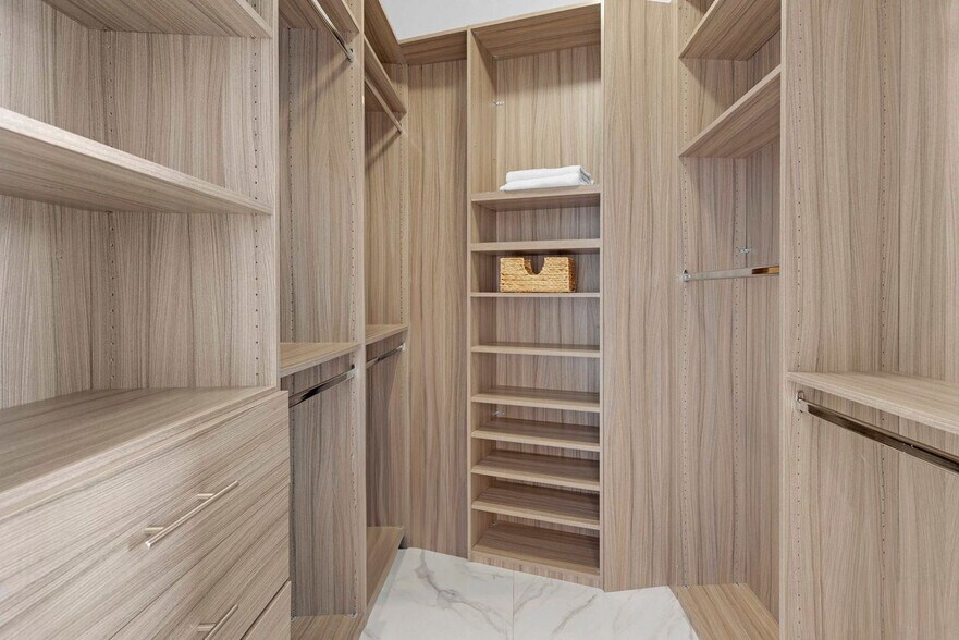 Building Photo - 4111 S Ocean Dr