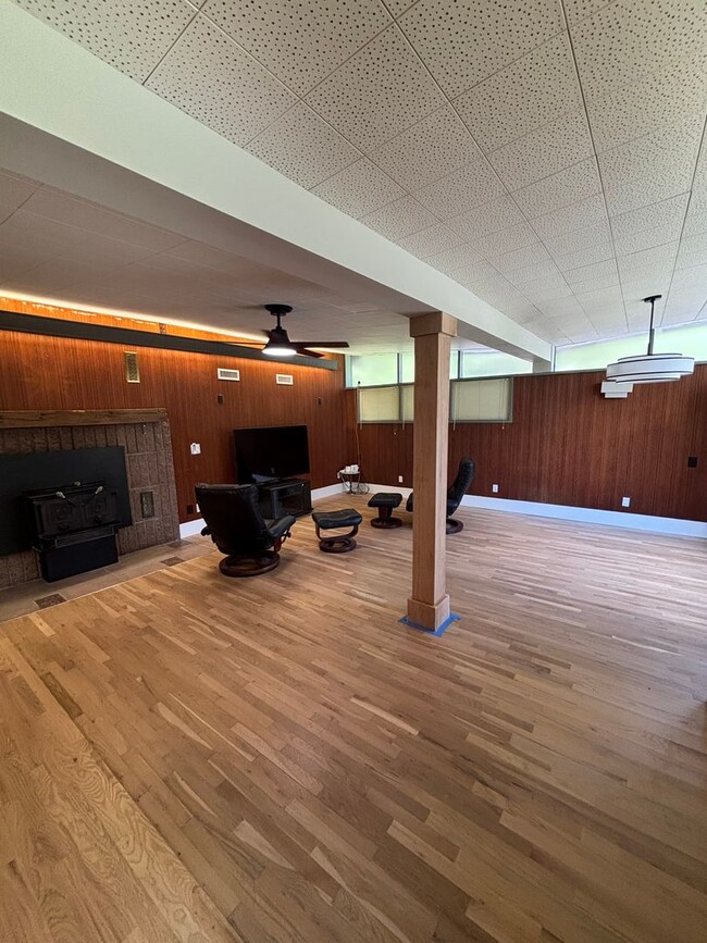 Building Photo - Norris TN Remodel!!!