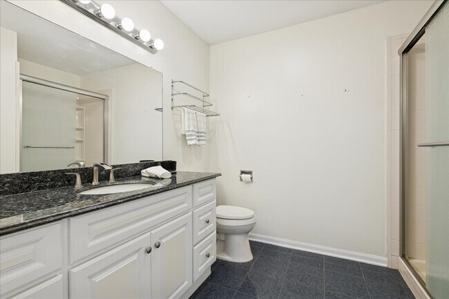 Building Photo - 1810 Fox Run Dr