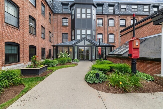 Primary Photo - 21 Linden St