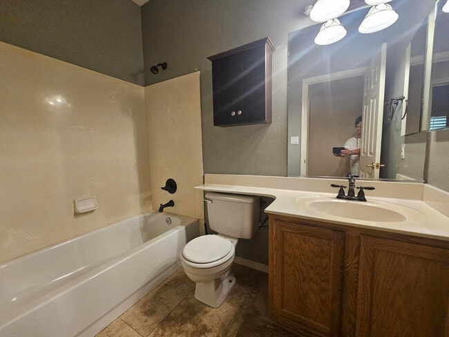 Building Photo - 1867 E Brentrup Dr