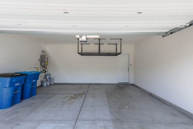 Building Photo - 5 Bedroom Home In Inspirada With Bed And F...