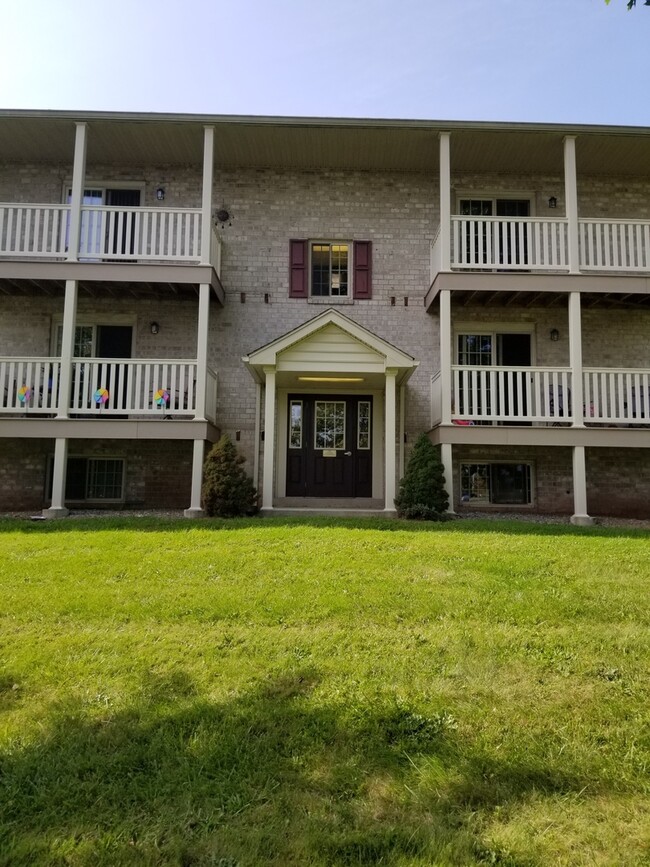 Primary Photo - Almont Terrace - 730 Building