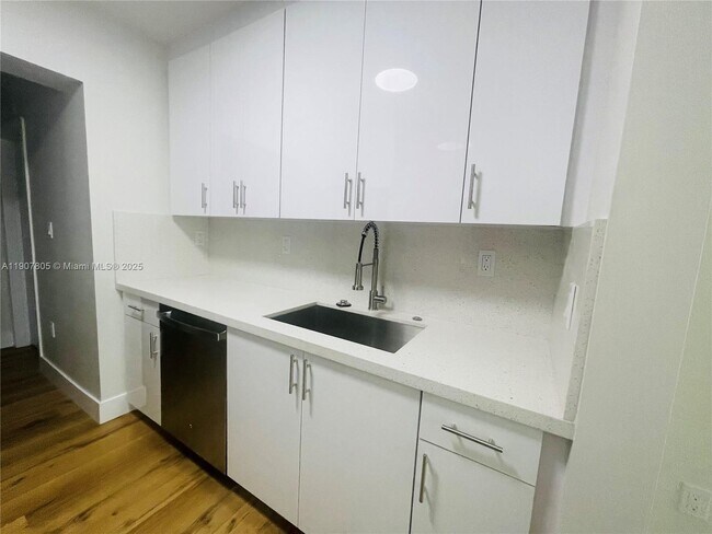 Building Photo - 1145 NW 25th St