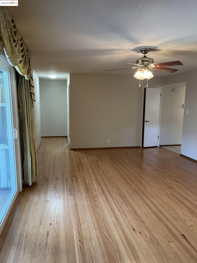 Building Photo - 941 Kittery Way