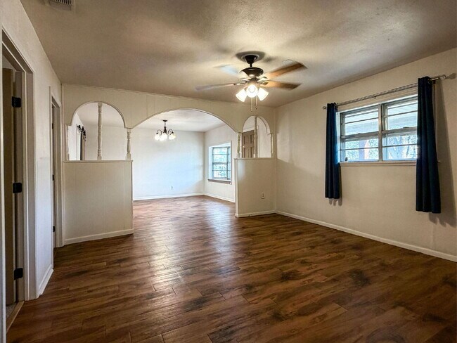 Building Photo - 3221 Emory St
