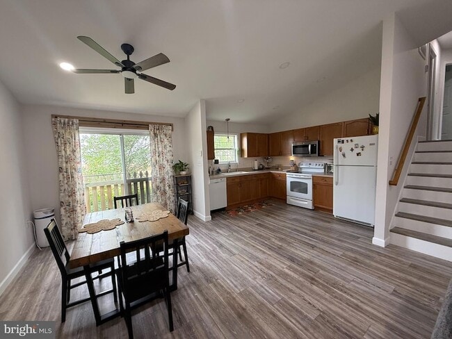 Building Photo - 305 Crosswinds Dr