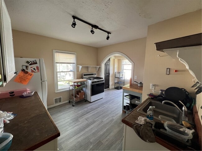 Building Photo - 53 Scottsville Rd