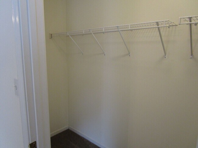 Building Photo - 5004-5006-5006 Betty Jean Way